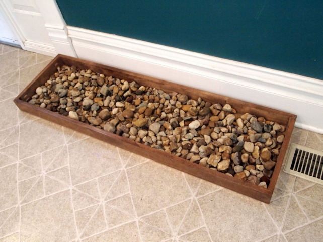 Подставка для обуви с камнями