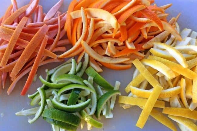 Цитрусовые корки справятся с неприятными ароматами вашего холодильника