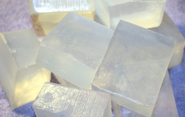 Качественная база однородная, тягучая, без посторонних примесей и резких запахов