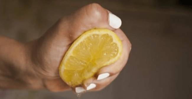 Лимонный сок поможет избавиться от пятен