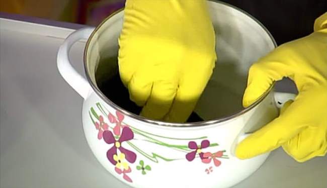 Механические способы очищения подходят только для удаления свежих пятен