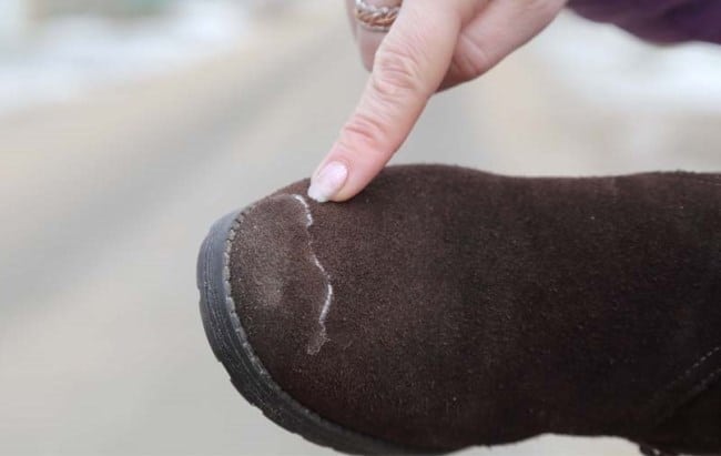 Необработанная замша сильно впитывает воду