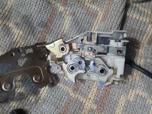 После чистки замок перестанет заклинивать