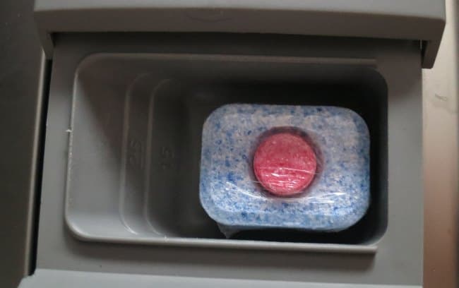 Препараты не нужно распаковывать, что очень удобно и избавляет от тактильного контакта с моющим средством