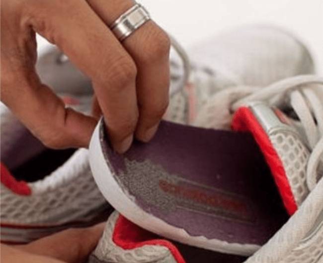 При сильной деформации стелек, лучше их заменить