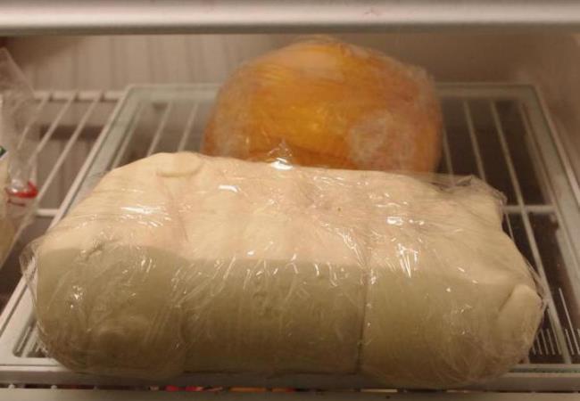 Самое простое тесто, для приготовления которого используется минимальный набор продуктов