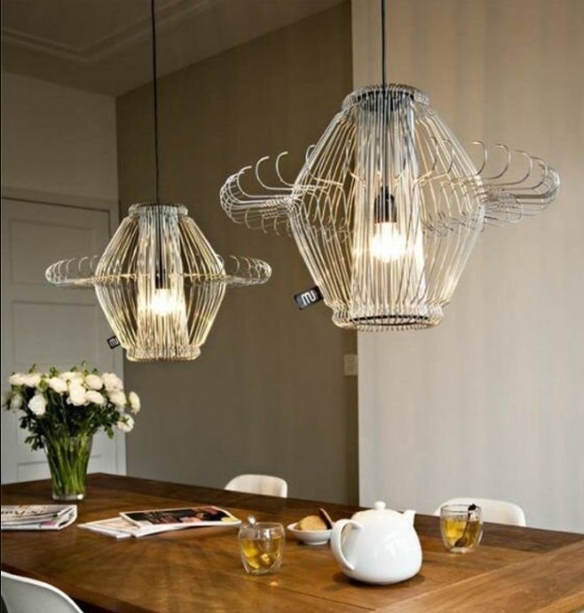 люстра из металлических вешалок