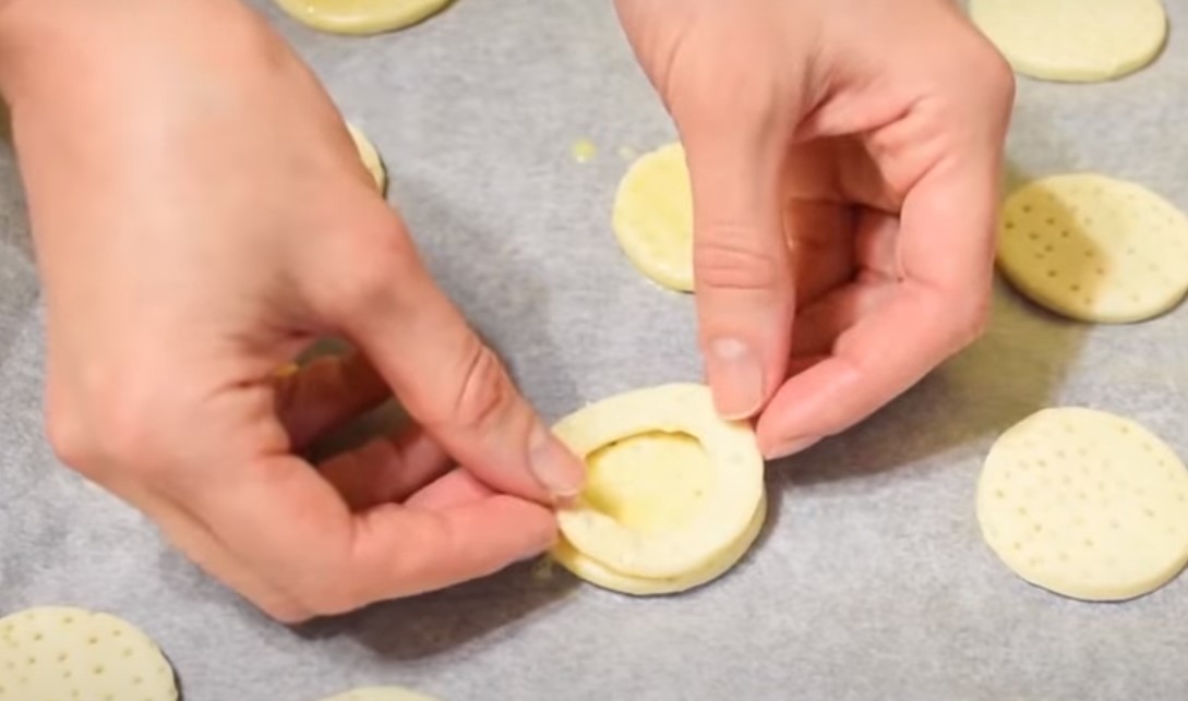 накладываем на лепешку кружок