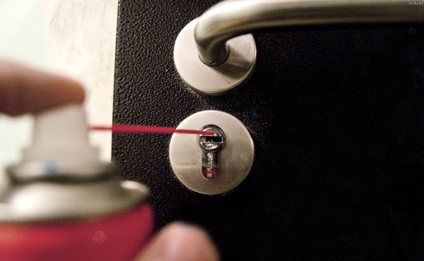 Смазка поможет устранить проблему