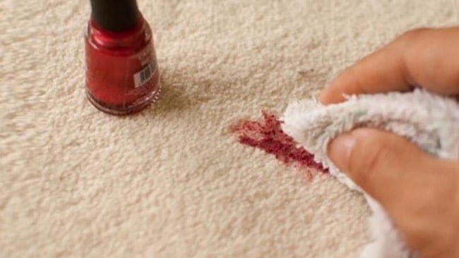 Удаление лака с ковра