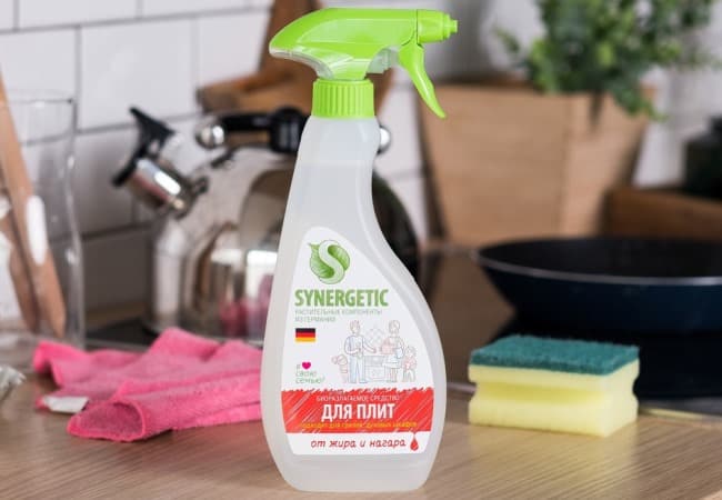 В состав входит вода, сода, растительные А- и Н-тензиды