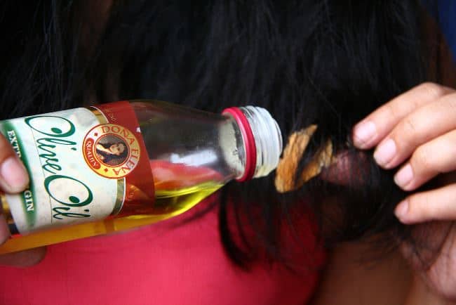 Жвачка, смоченная маслом, через время отпадет сама