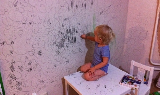 Не запускайте очистку от ручки, иначе стена будет, как мольберт