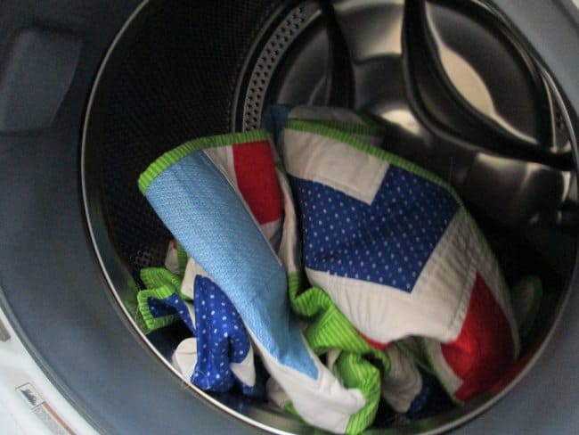 Лоскутное одеяло нужно стирать в холодной воде