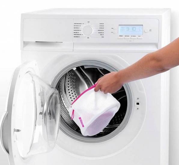 Машинная стирка лифчика в специальном чехле