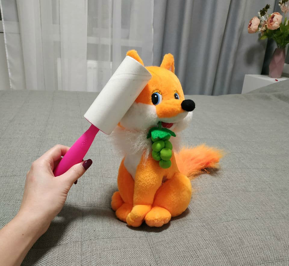 ролик для одежды очищает игрушки