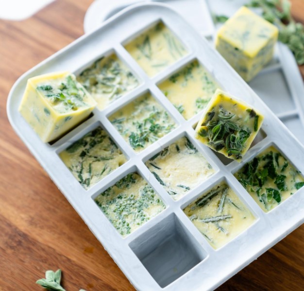 Sзамороженная зелень в оливковом масле